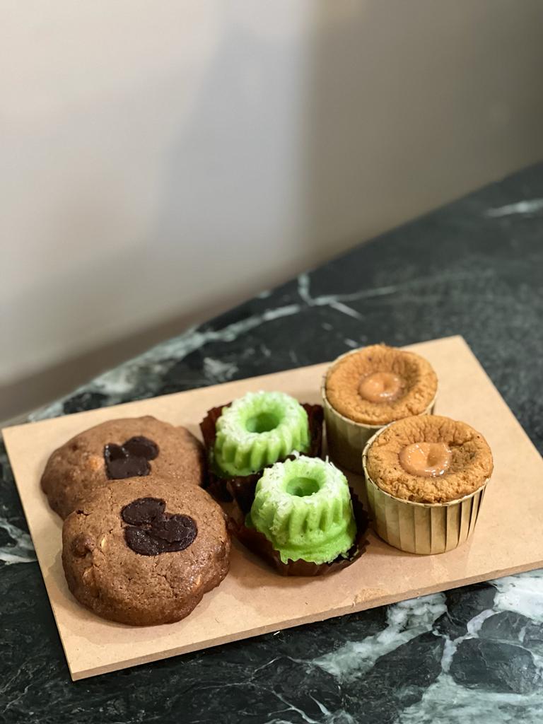 Local Dessert Box